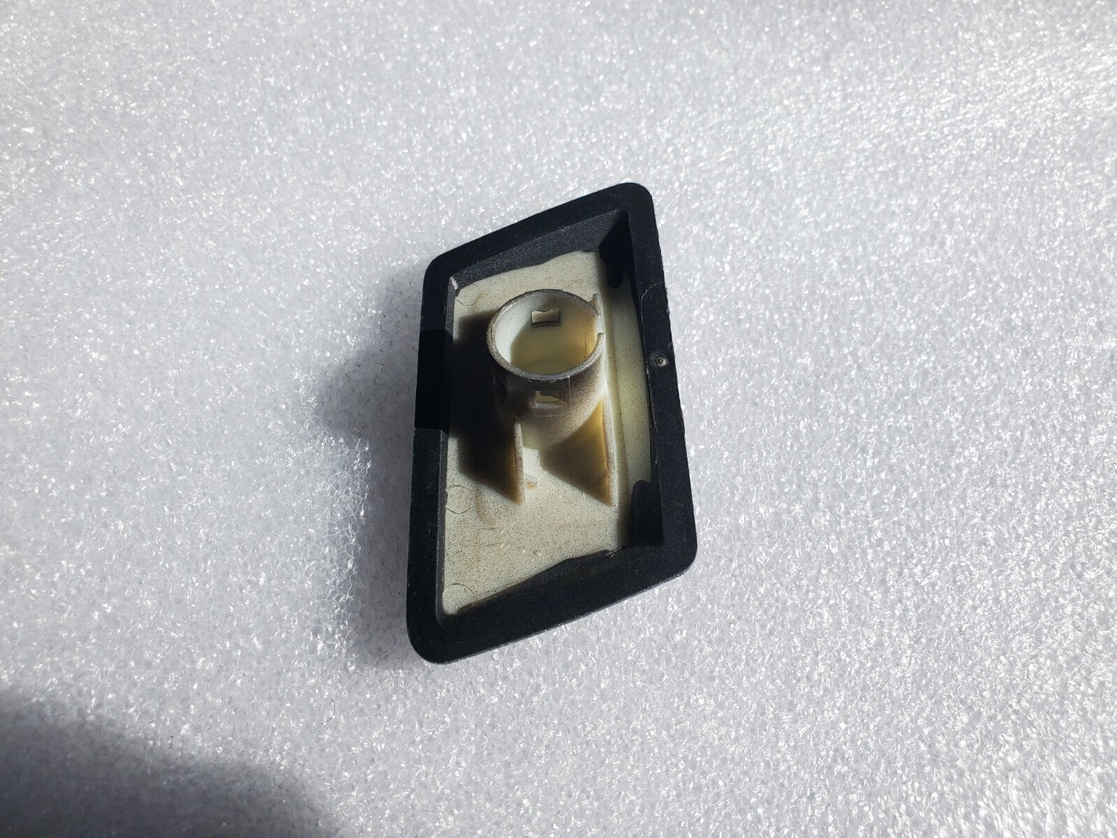 04-09 Cadillac SRX Bumper Headlight Washer Plug Cap Cover RH RIGHT BLACK 1L8