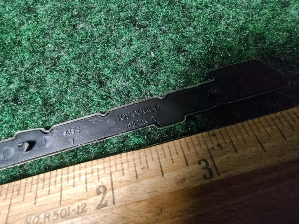 2000-2005 Chevrolet Impala Panel Emblem NAME PLATE BADGE 10290600 OEM 1S6