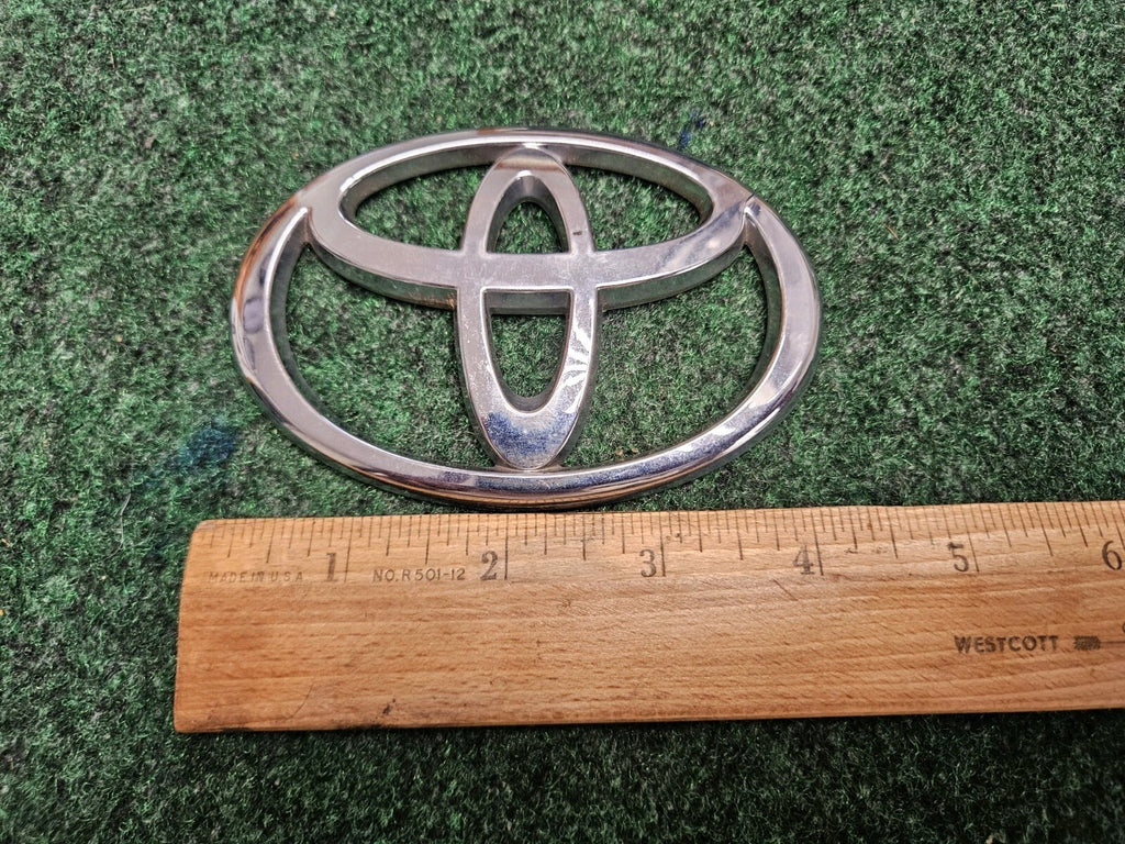 TOYOTA 2485 CHROME EMBLEM LOGO BADGE SYMBOL SIGN USED OEM 5M2