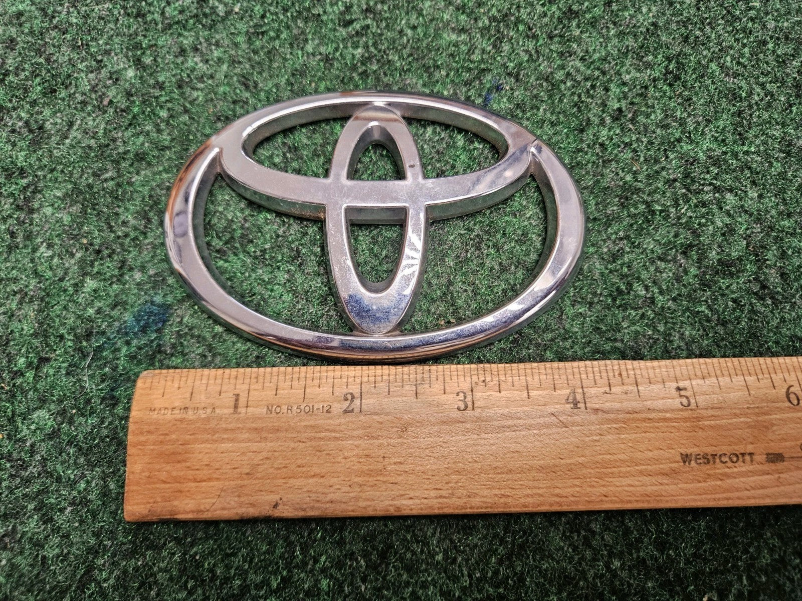 TOYOTA 2485 CHROME EMBLEM LOGO BADGE SYMBOL SIGN USED OEM 5M2