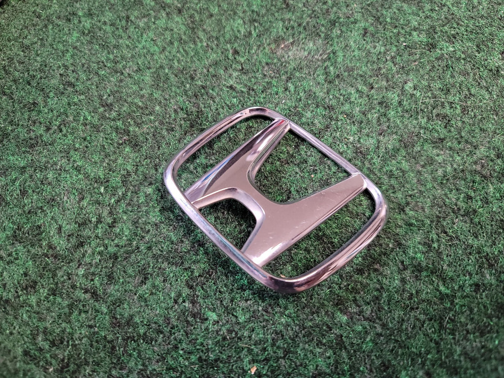 2001-2005 HONDA CIVIC COUPE SEDAN  REAR EMBLEM LOGO 75700-S5A-000 1M8