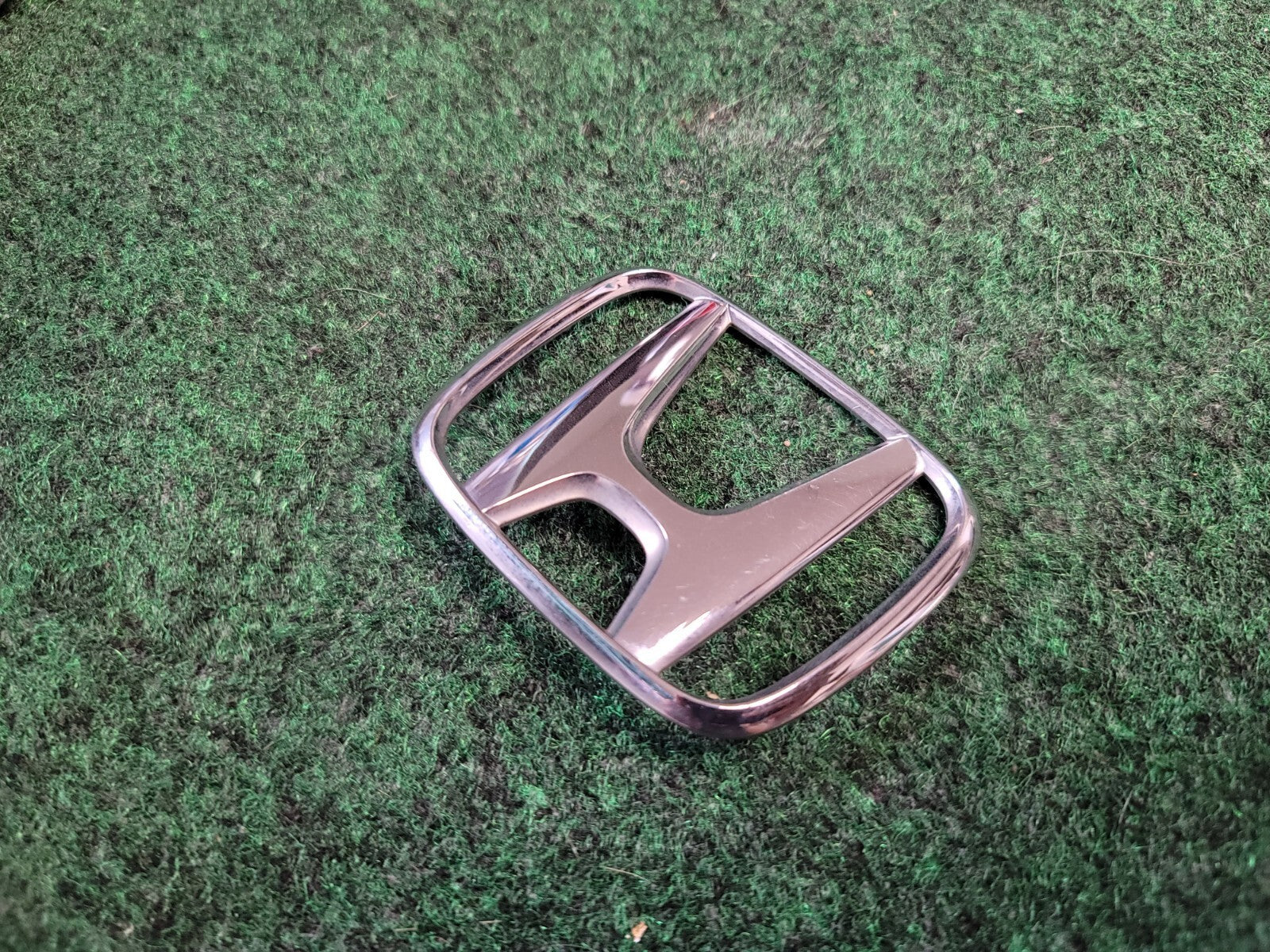 2001-2005 HONDA CIVIC COUPE SEDAN  REAR EMBLEM LOGO 75700-S5A-000 1M8