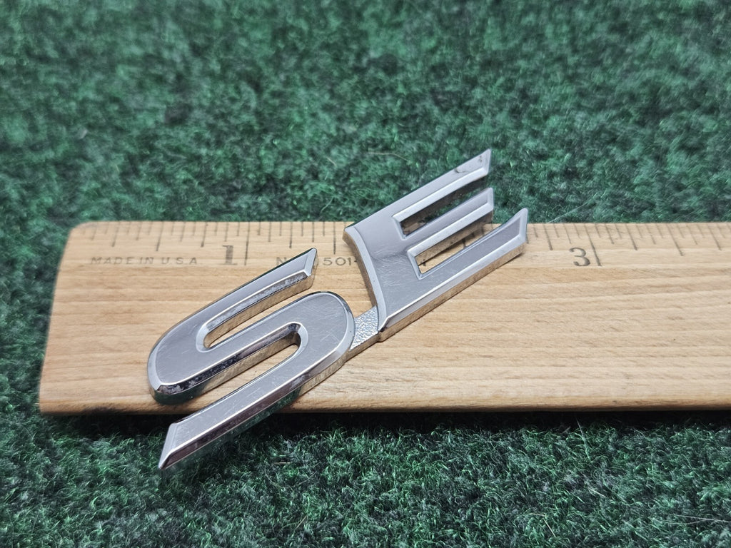 75443-06200 Toyota Se "Se" OEM Genuine USED EMBLEM 7S7