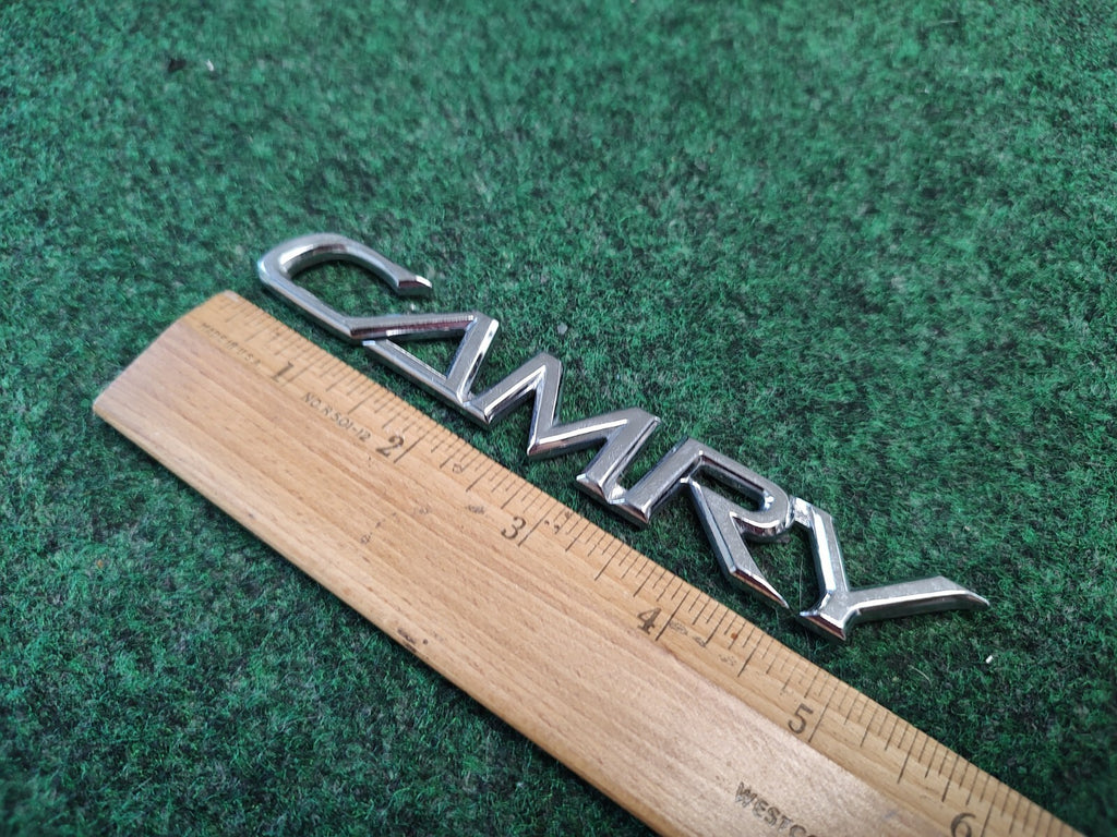 2002 2003 2004 2005 2006 TOYOTA CAMRY REAR EMBLEM LOGO BADGE SYMBOL OEM 4S8