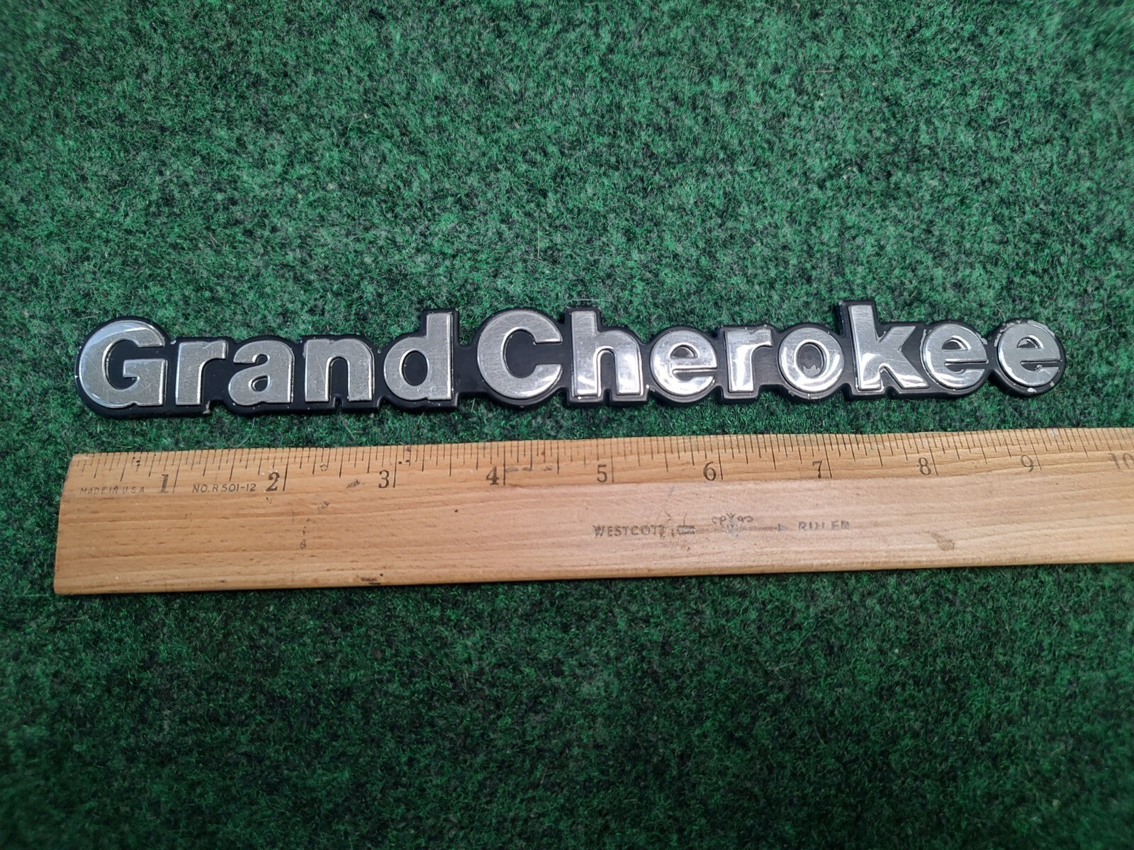 1993-1998 Jeep Grand Cherokee Fender Emblem Badge Logo Symbol Name Plate 1S8