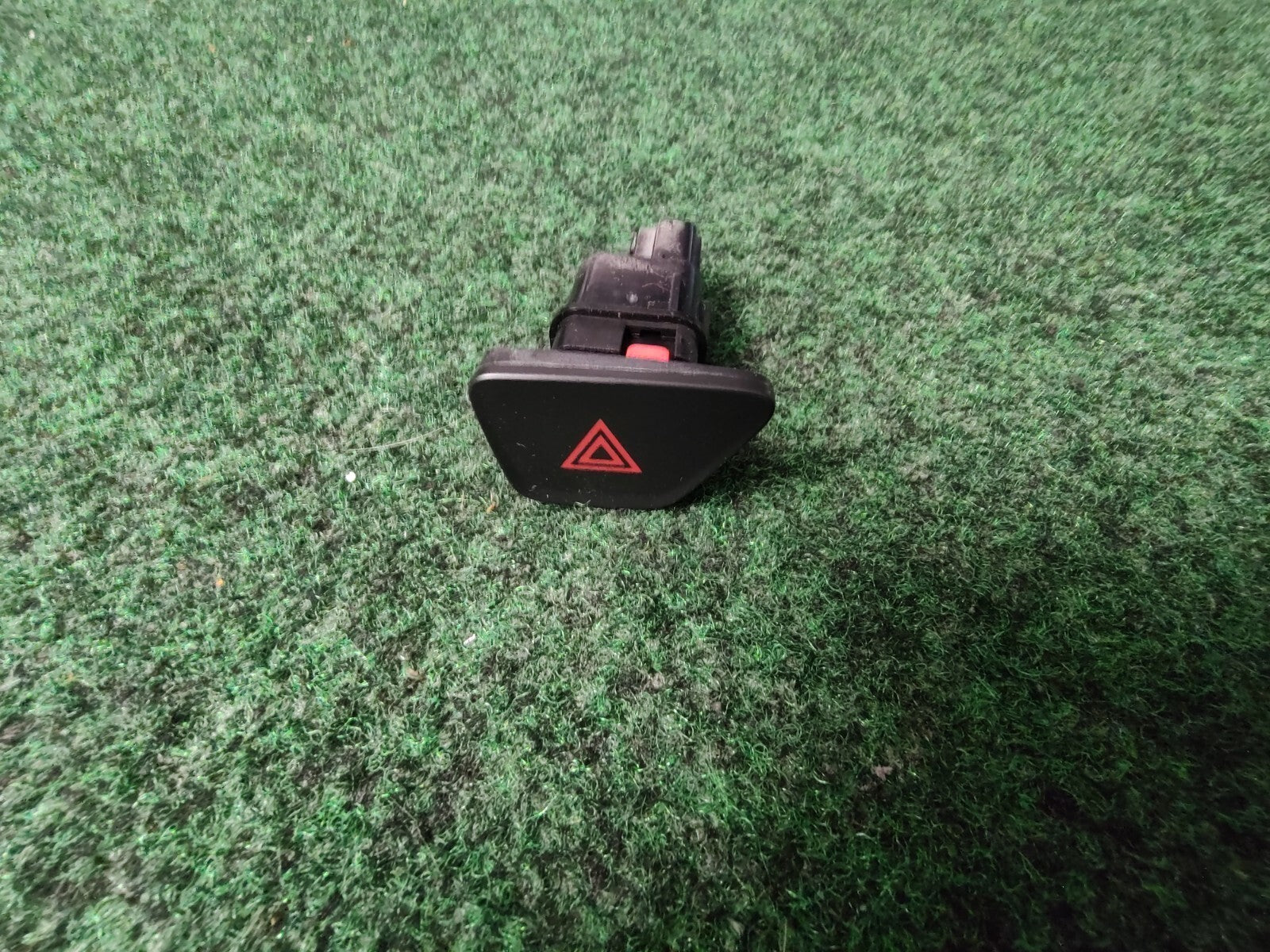 2024 CHEVROLET TRAX DASH DASHBOARD HAZARD LIGHT CONTROL SWITCH OEM 7S2