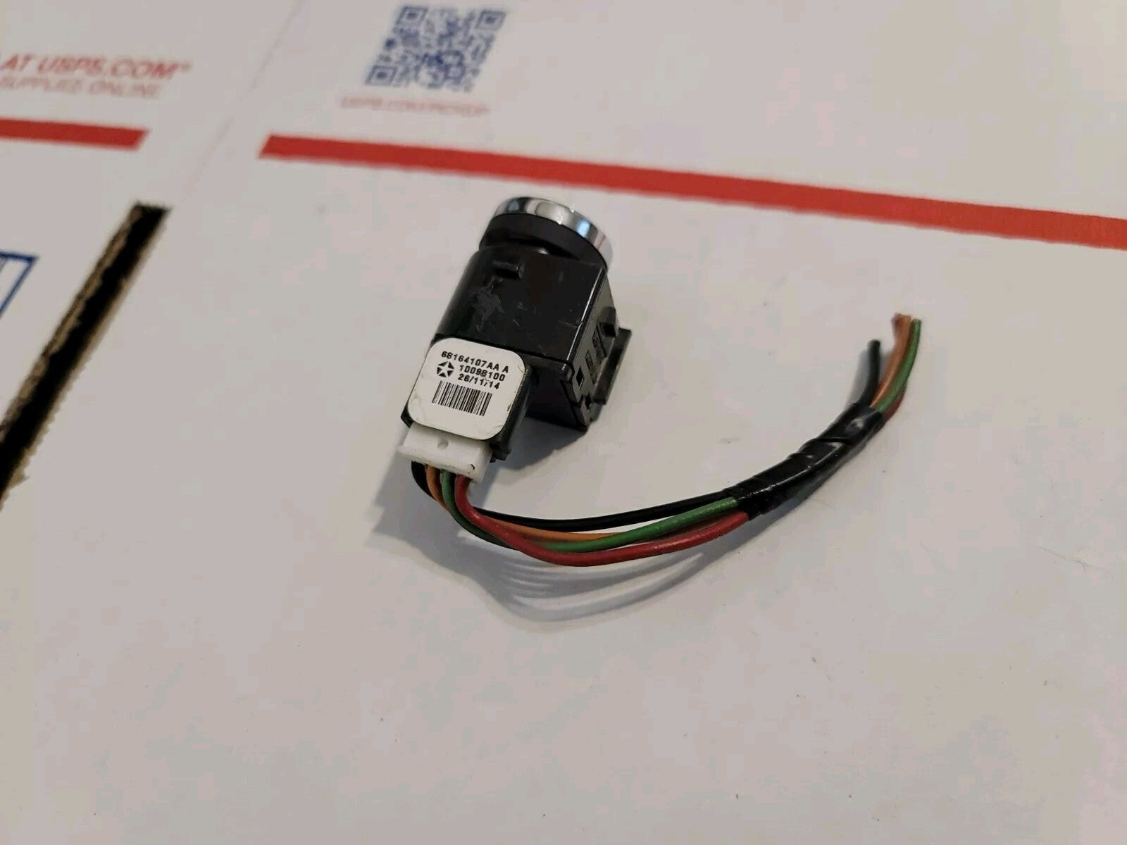 2014 - 2020 JEEP GRAND CHEROKEE FUEL FILLER DOOR LID OPEN SWITCH 68164107AA 7L7