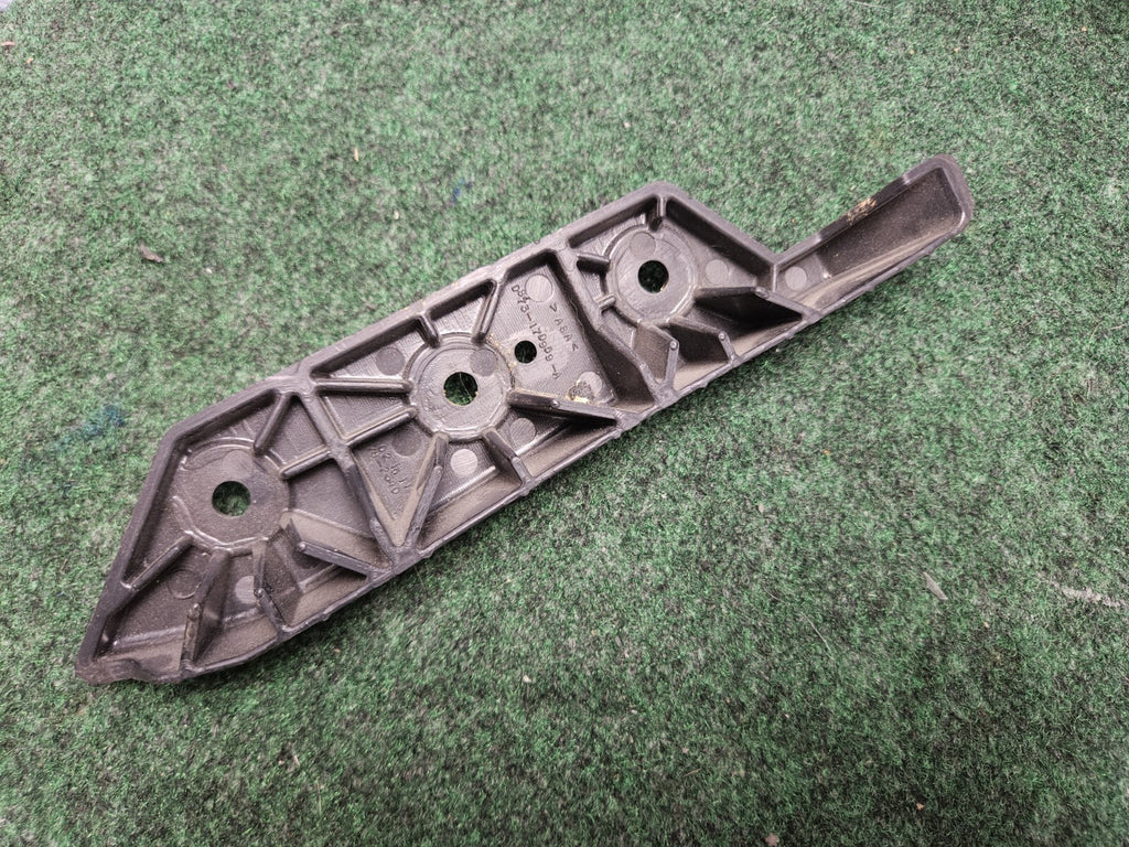 2013-2016 Ford Fusion Left Front Bumper Reinforcement Bracket DS7Z-17C947 6M8