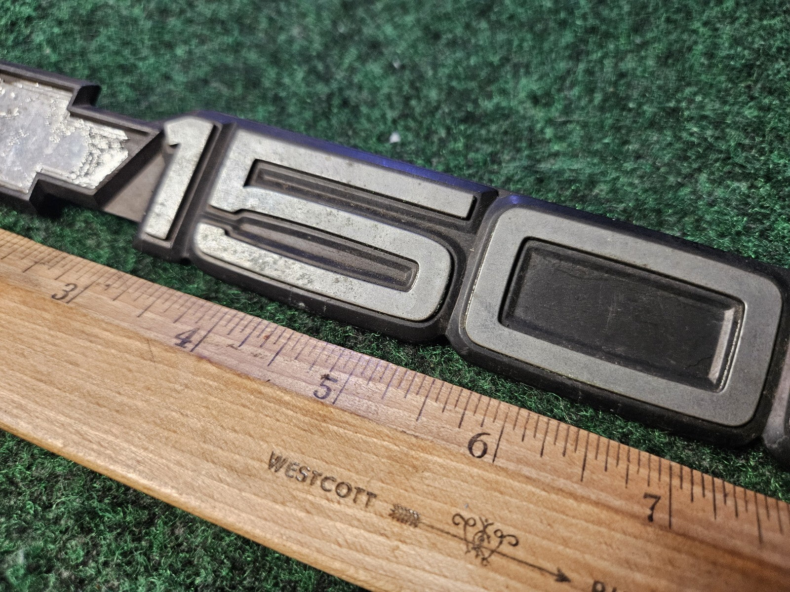 00 01 02 03 04 05 06 CHEVROLET SILVERADO 1500 SIDE EMBLEM BADGE 15707431 4M9