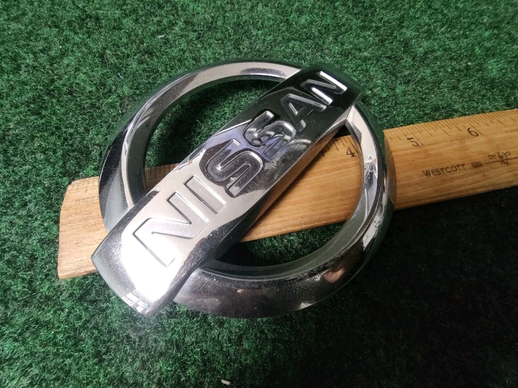 2002 2003 2004 NISSAN XTERRA FRONT CHROME EMBLEM LOGO BADGE SYMBOL OEM 4L8