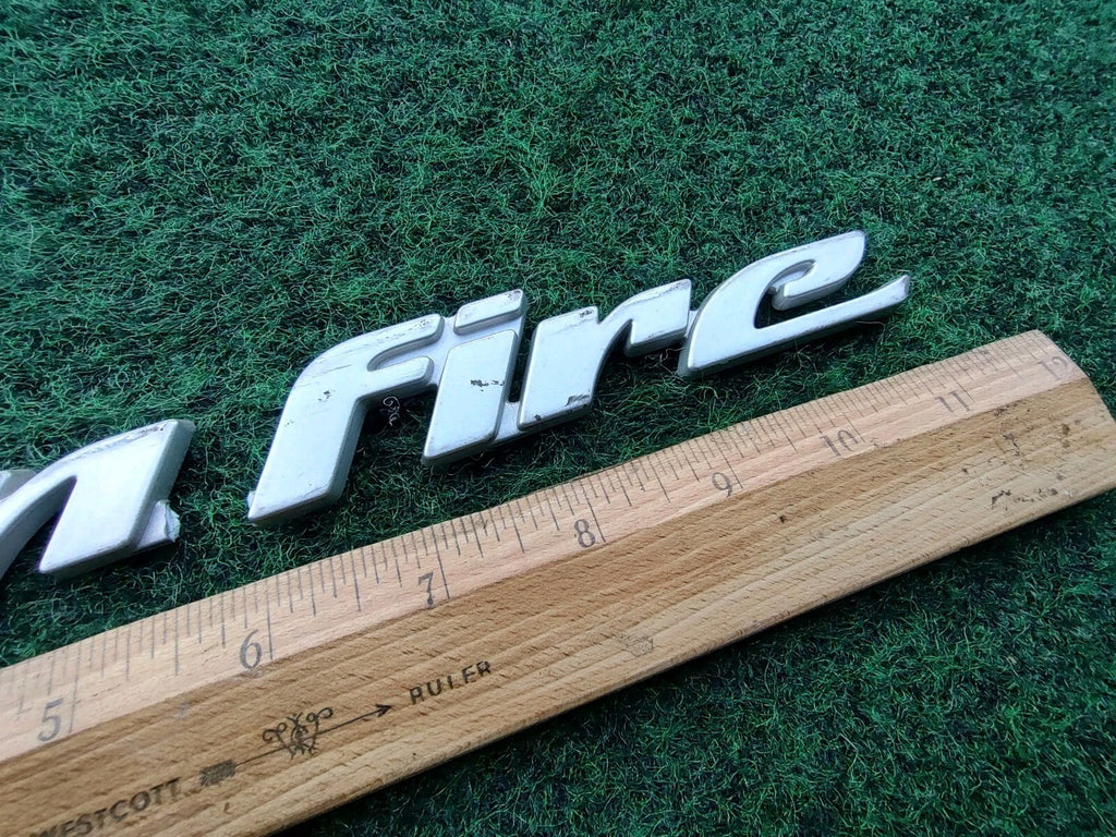 1998-2004 Pontiac Sunfire White Emblem Badge Logo Nameplate Name Plate Crack 2L3
