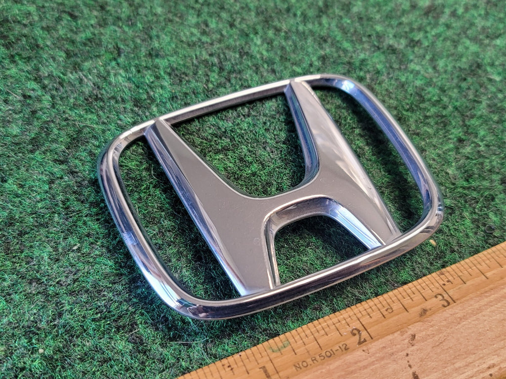 2003-2005 HONDA ACCORD SEDAN REAR TRUNK CENTER EMBLEM BADGE LOGO SYMBOL 1M6