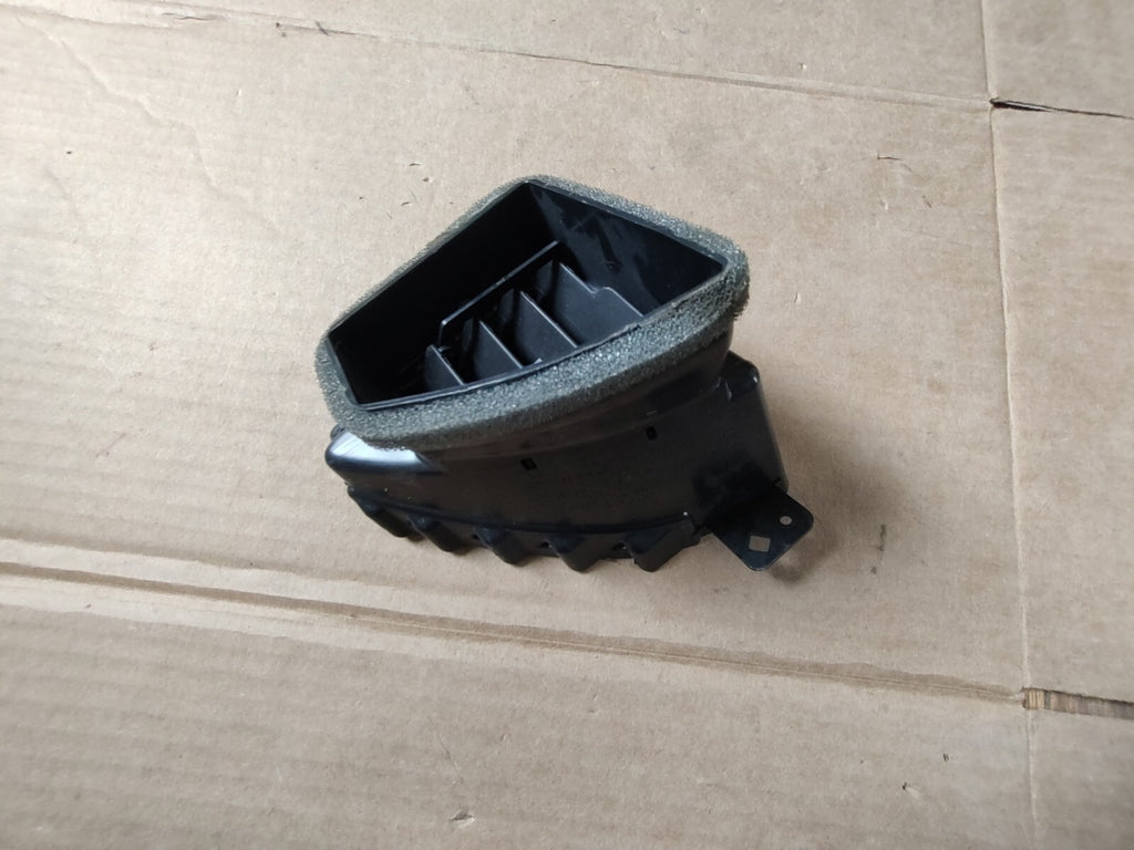 2018 - 2024 BUICK ENCLAVE DASH RIGHT SIDE OUTER AIR VENT GRILLE OEM 84270977 BS3