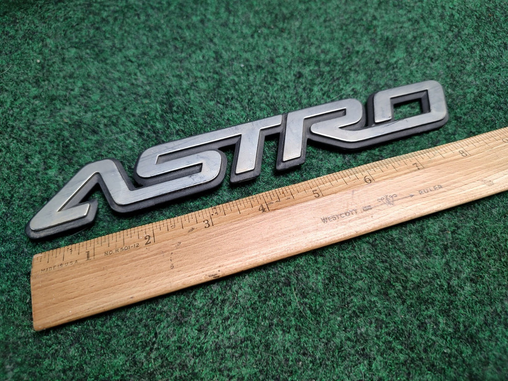 1996-2005 CHEVROLET Astro Van Rear Emblem Badge Logo Nameplate 15724741 OEM 1S2