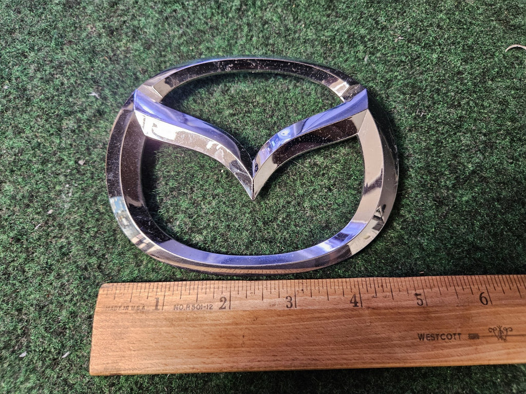04 05 06 07 08 09 MAZDA 3  EMBLEM LOGO BADGE OEM BN8V-51-730 5L9