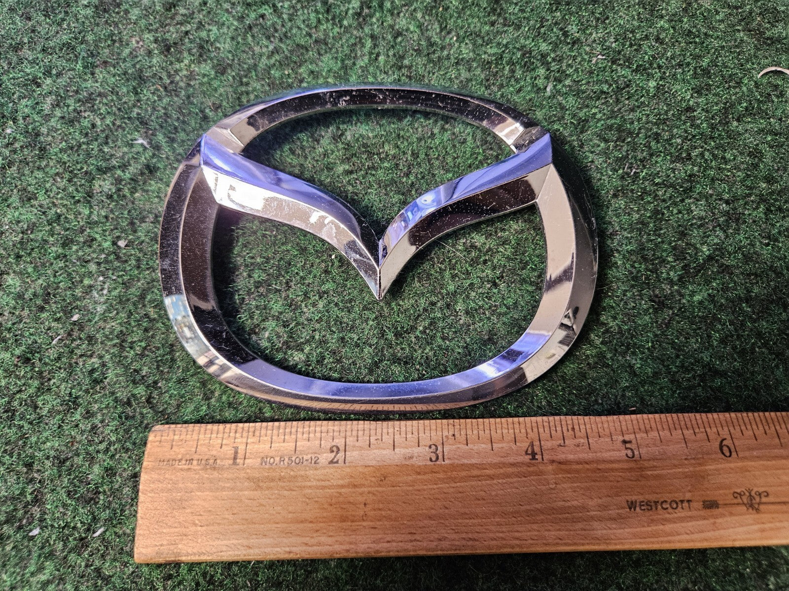 04 05 06 07 08 09 MAZDA 3  EMBLEM LOGO BADGE OEM BN8V-51-730 5L9