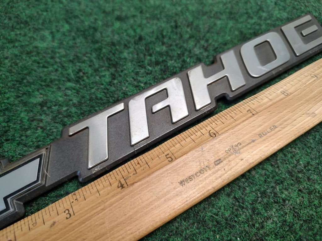 Chevy 2000-2006 Tahoe Front Door Tailgate Emblem Badge Logo Name 15707463 4S4
