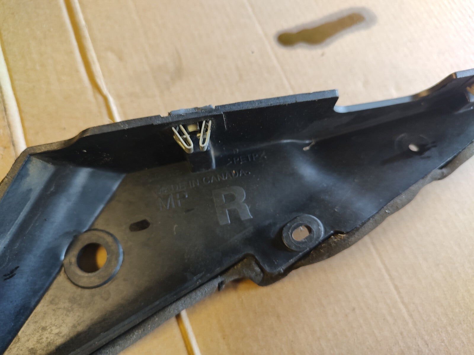 05-13 OEM Chevy Corvette C6 Windshield RH A Pillar Trim Bracket JT6