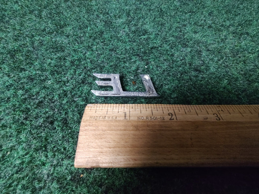 Genuine Toyota Camry "LE" Emblem USED 2002-2006  Rear 75443-AA100 5S4