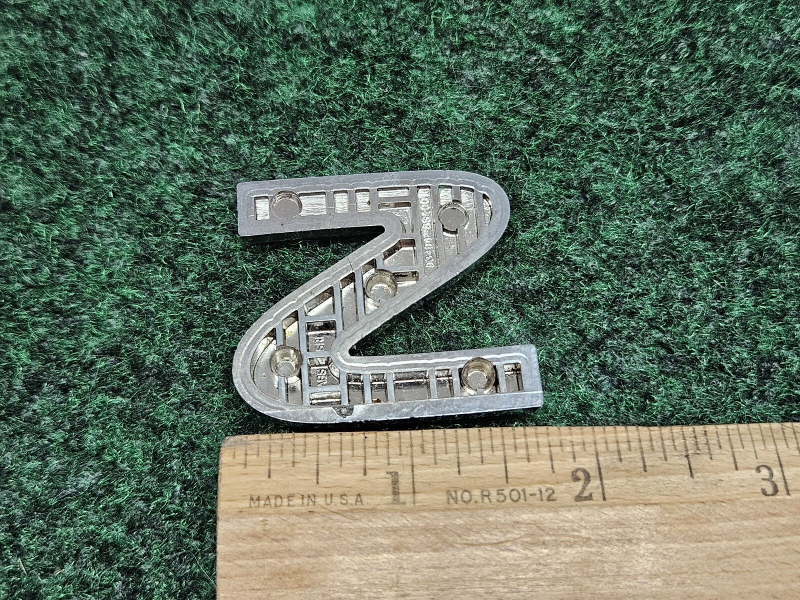 04-15 NISSAN ARMADA "S" REAR TRUNK TAIL GATE CHROME EMBLEM LOGO 93494-8S100 7S9