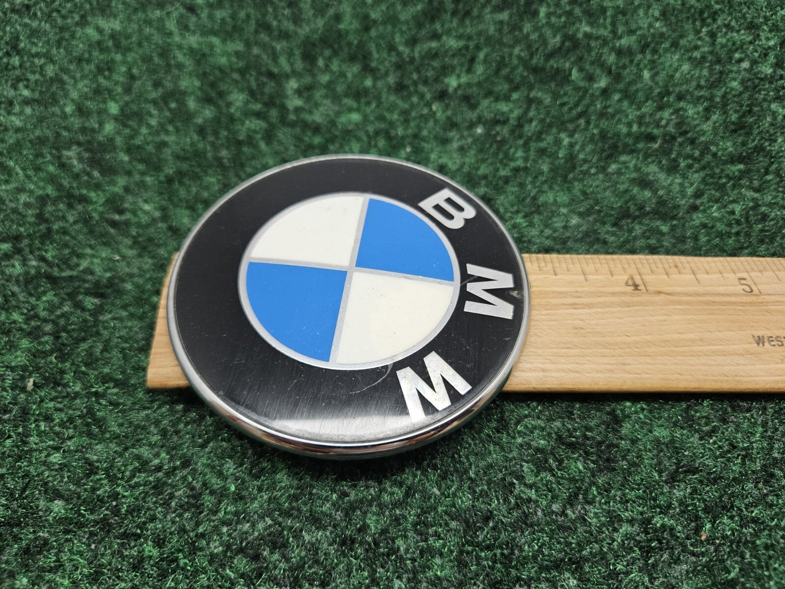 BMW Emblem Replacement 51-14-8-132-375 Logo BMW Roundel Decal Used 8132375 GL2