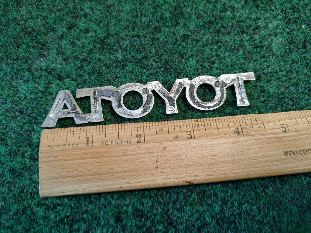 97-01 Toyota Camry Script Trunk Rear EMBLEM Badge OEM Nameplate 98 99 00 3S9