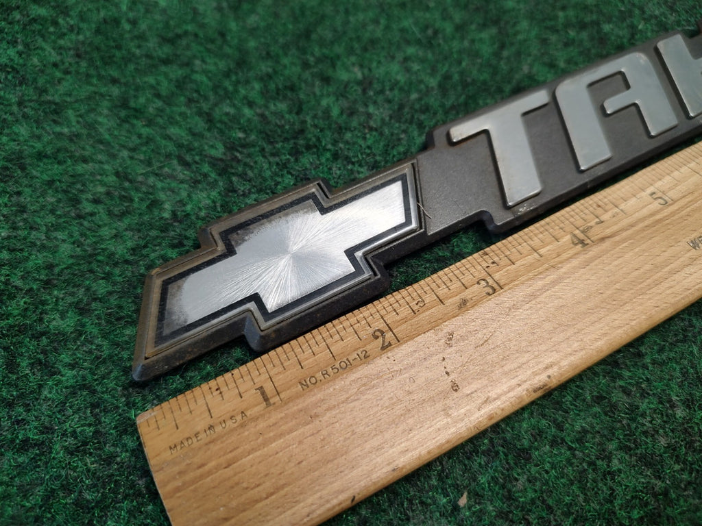 Chevy 2000-2006 Tahoe Front Door Tailgate Emblem Badge Logo Name 15707463 4S4