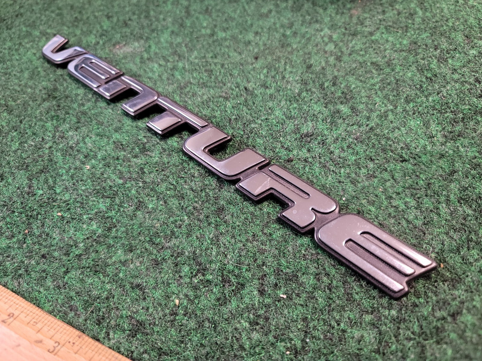 1997-2005 CHEVROLET VENTURE REAR EMBLEM BADGE LOGO CHROME OEM 1M8