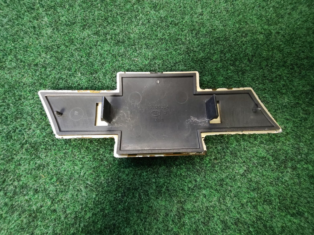 99-02 Chevrolet Silverado 00-06 Tahoe Suburban Front Grille Bezel 15706324 5S6