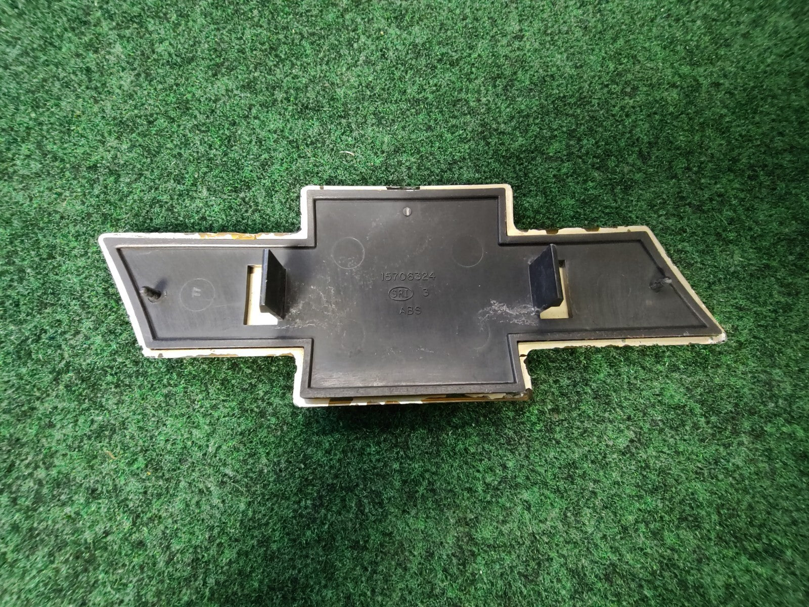 99-02 Chevrolet Silverado 00-06 Tahoe Suburban Front Grille Bezel 15706324 5S6