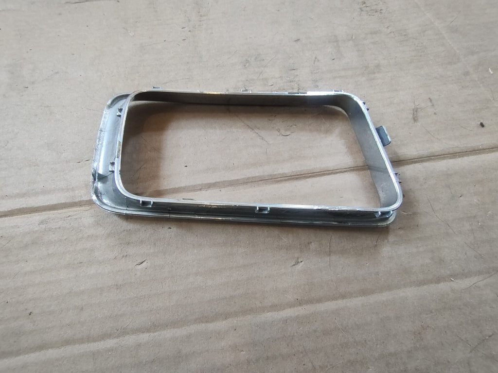 2015-16 Jeep Grand Cherokee Insert Grille Surround Trim Bezel OEM 68143136AB CL3