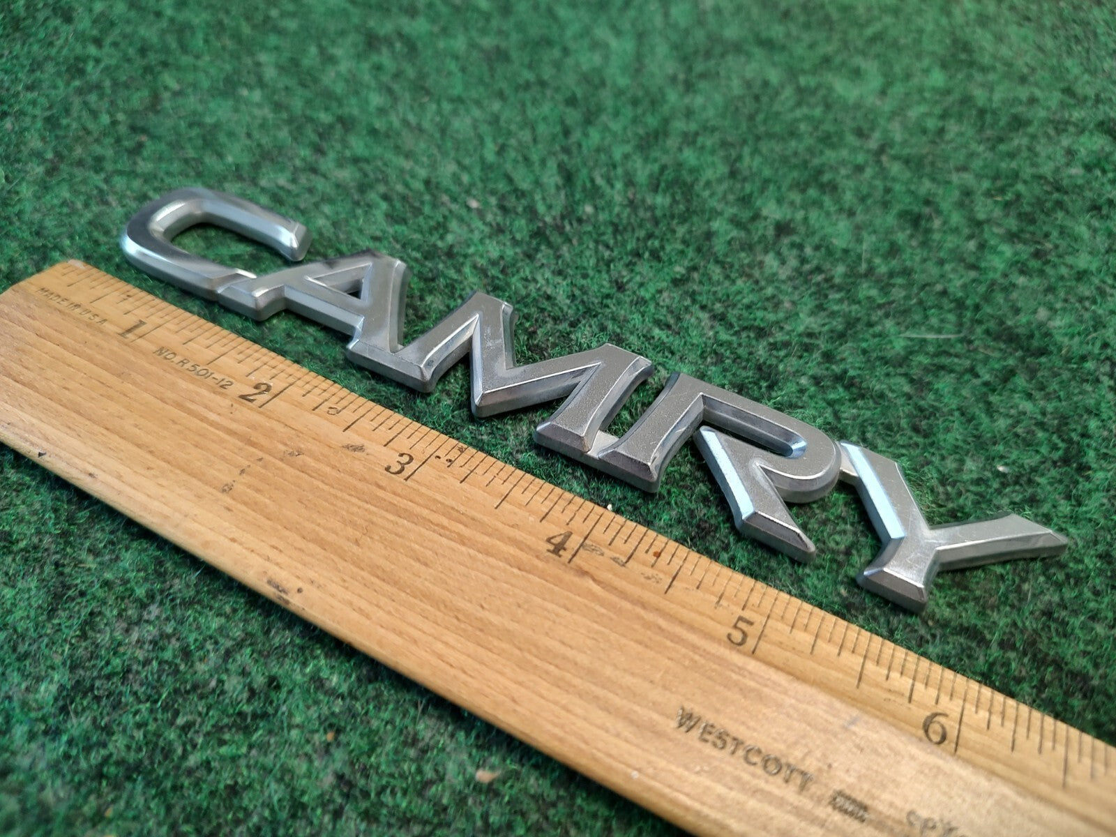 97 98 99 00 01 Toyota Camry Emblem Badge Letters Logo Trunk Rear Chrome OEM 4S4