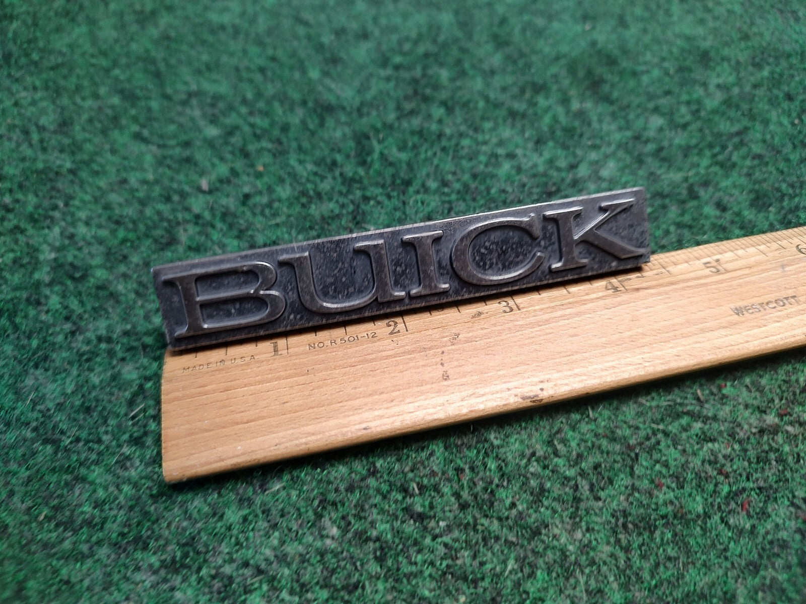 GM 10242357 Name Plate Emblem BUICK Front Grill Name Plate Nameplate 3S3
