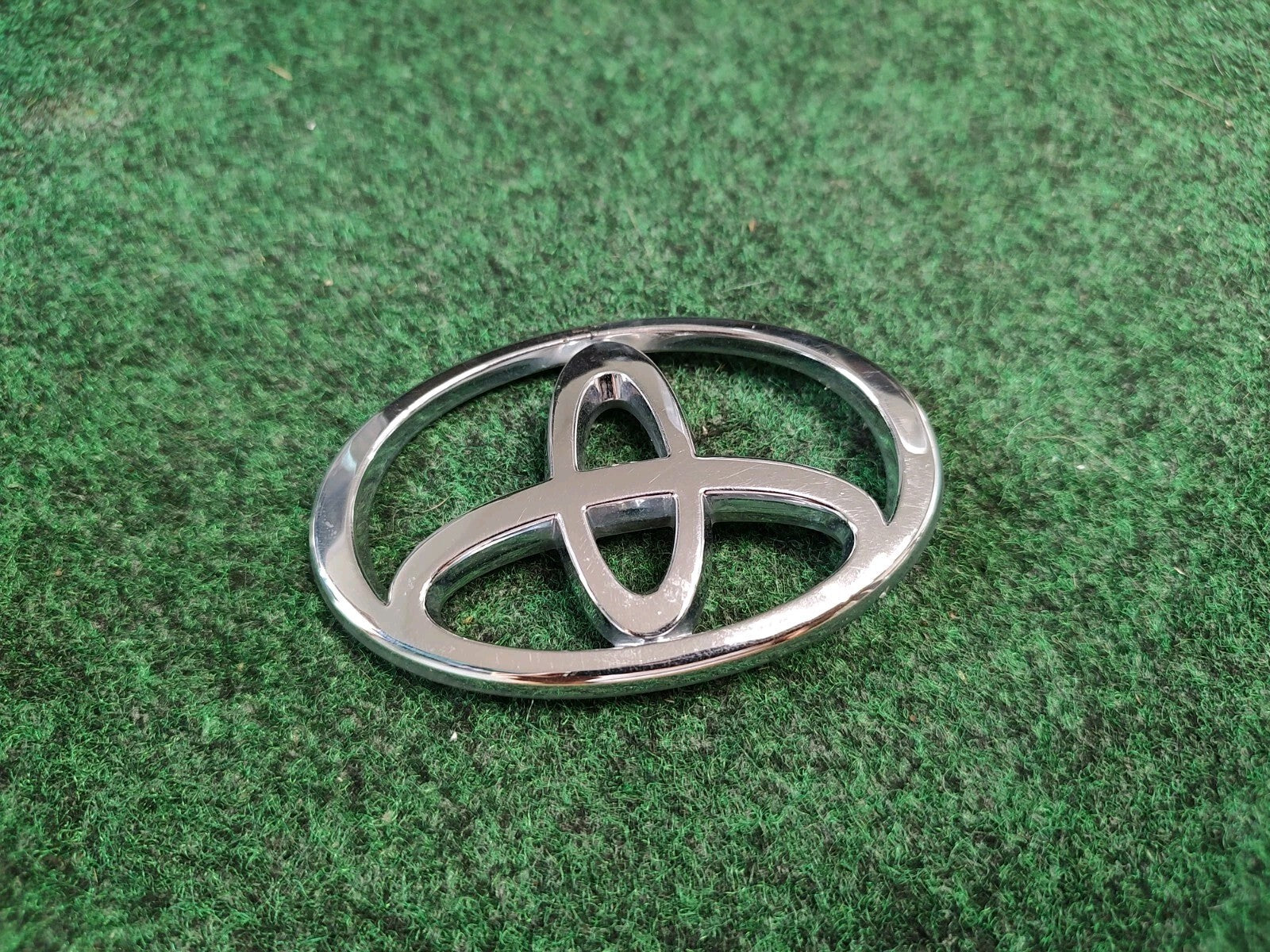 2002-2006 Toyota Camry XLE Emblem Logo Symbol Badge Rear Tailgate Chrome 1S1