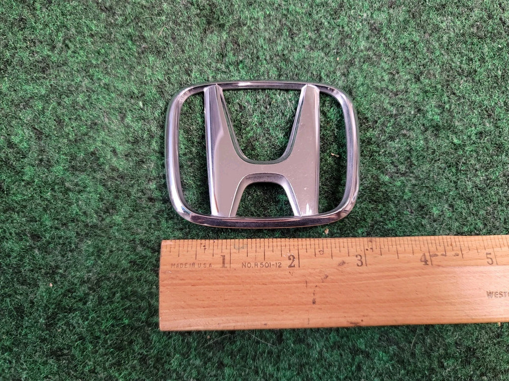 2001-2005 HONDA CIVIC COUPE SEDAN  REAR EMBLEM LOGO 75700-S5A-000 1M8