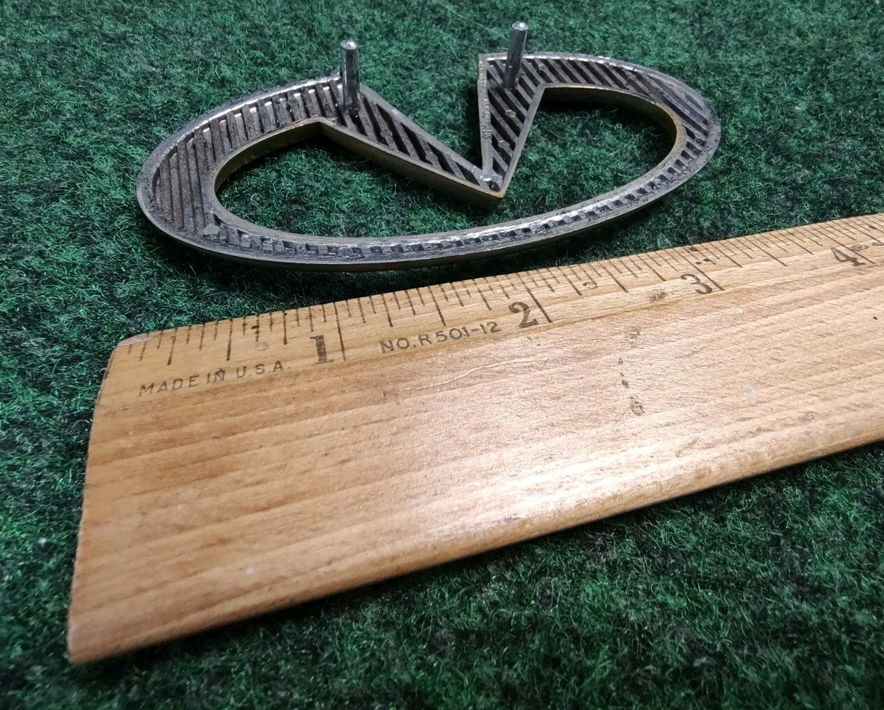 1994-1996 INFINITI G20 1997-1999 QX4 FACTORY OEM FRONT EMBLEM - 62890-0J200 5S5
