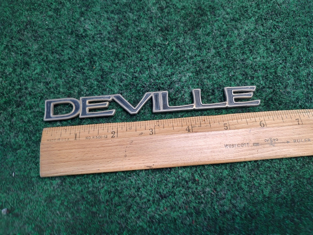 1994-1999 CADILLAC DEVILLE SIDE EMBLEM LOGO BADGE SYMBOL SIGN Name Plate 3S8