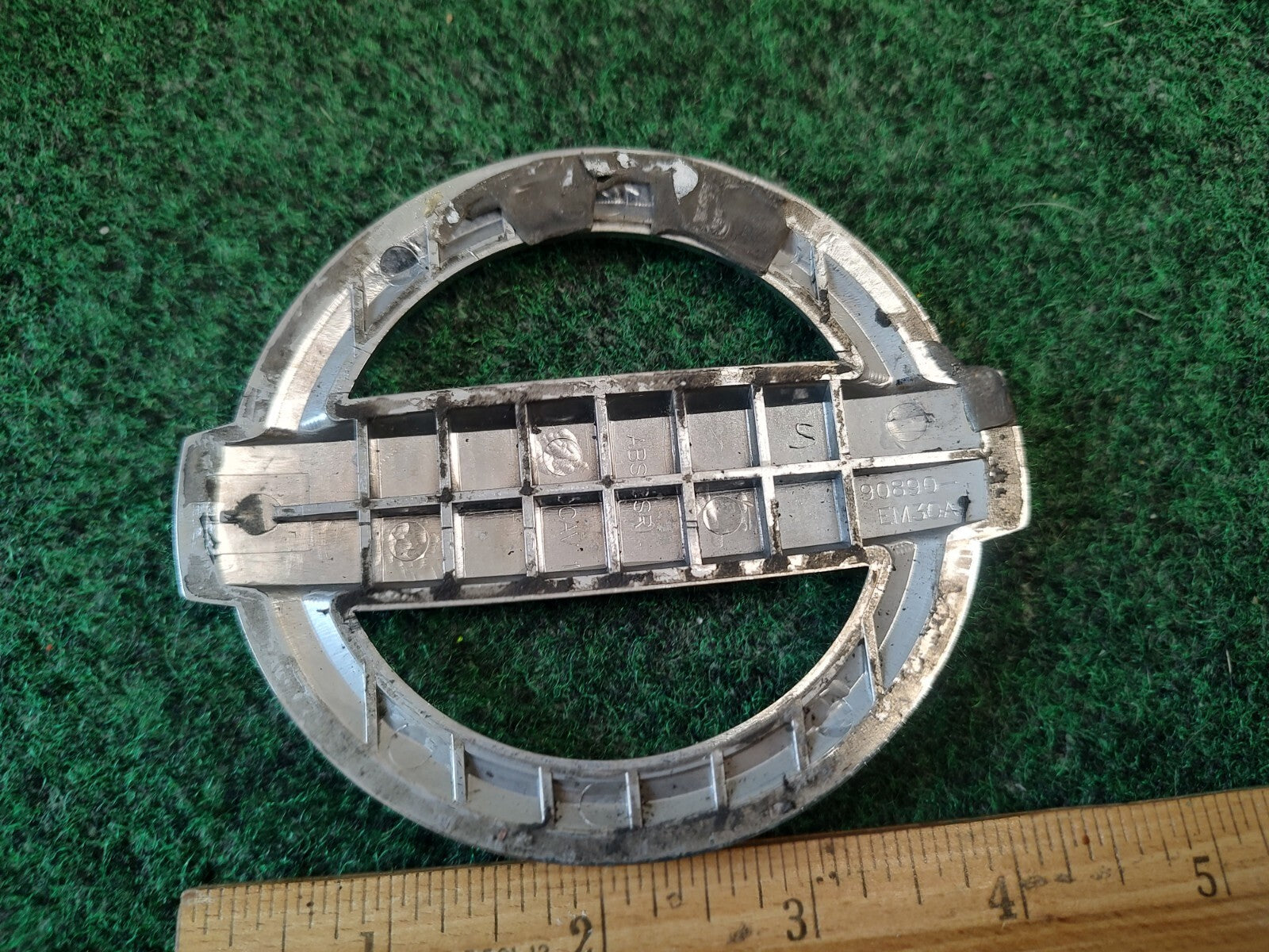 2007 2009 2010 2011 2012 Nissan Versa Rear Trunk Badge Emblem 90890-EM30A 3S9