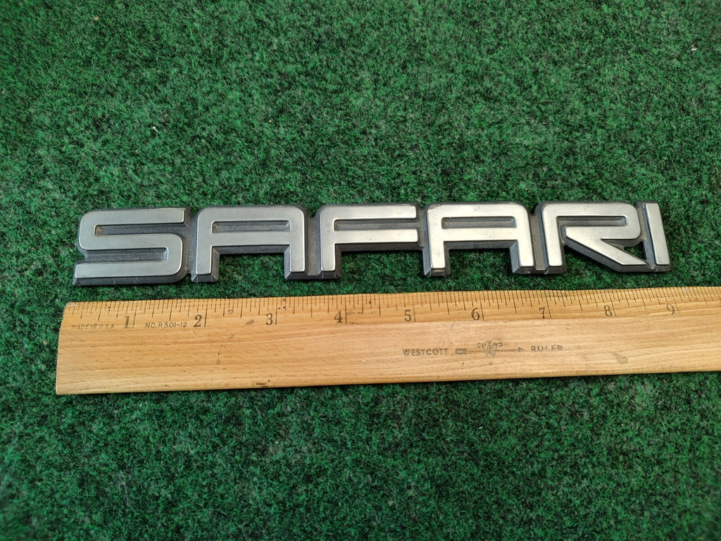 GMC 1995-2005 Safari Front Door Emblem Badge Logo Nameplate Name 15690680 4S7