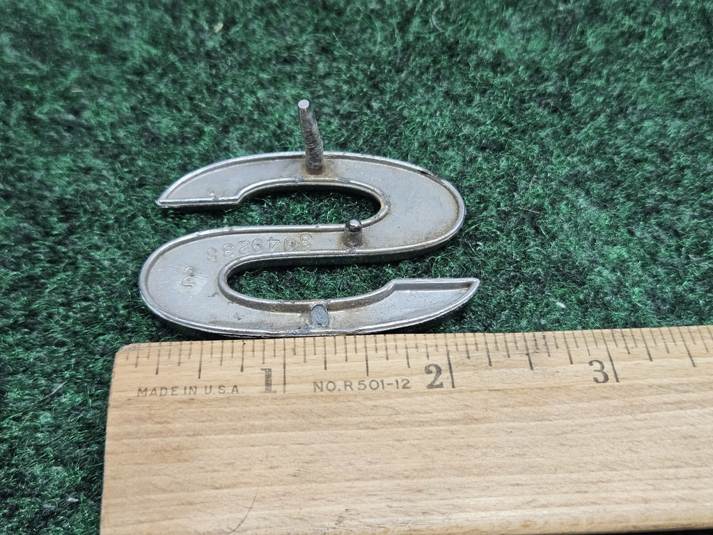 1968 -72 Chevrolet Chevy Impala SS Emblem Badge Name Plate 3949238 "S" Metal 7S9
