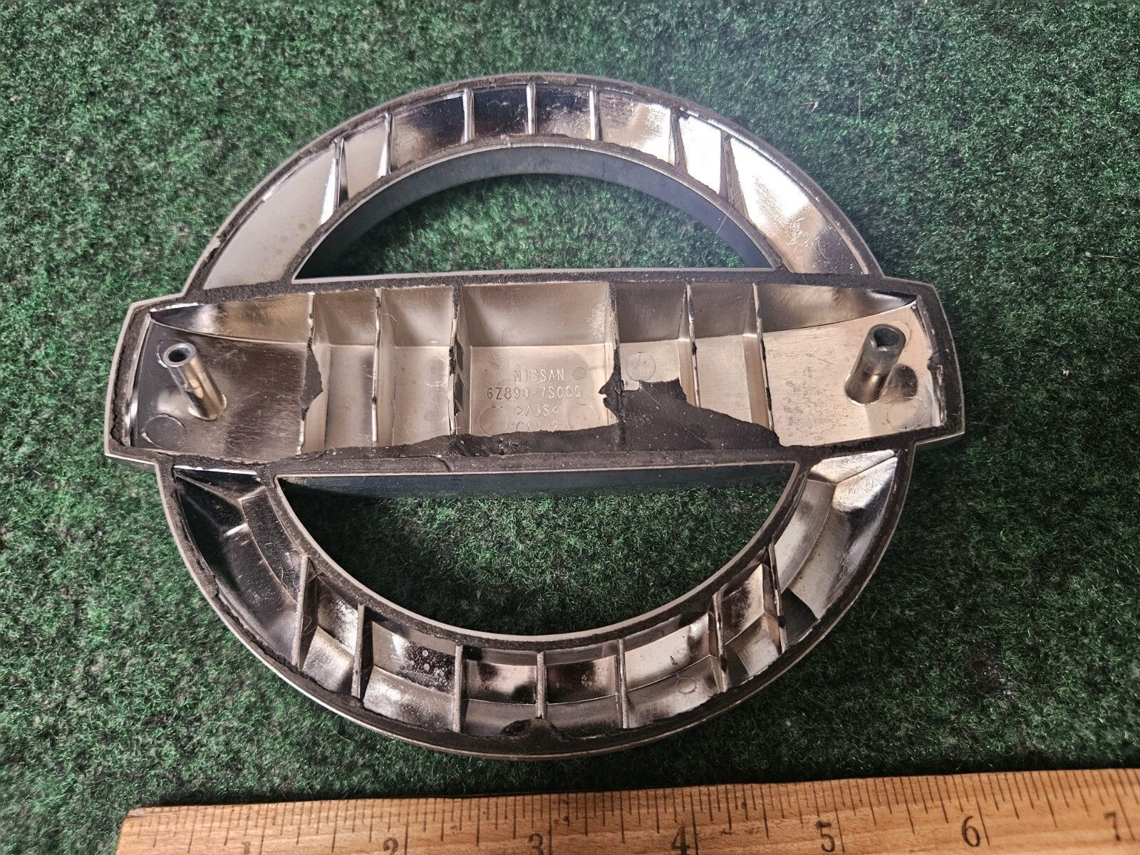 2004 2006 2008 2010 2012 2014 2015 Nissan Titan Armada Grille Emblem OEM 3M5