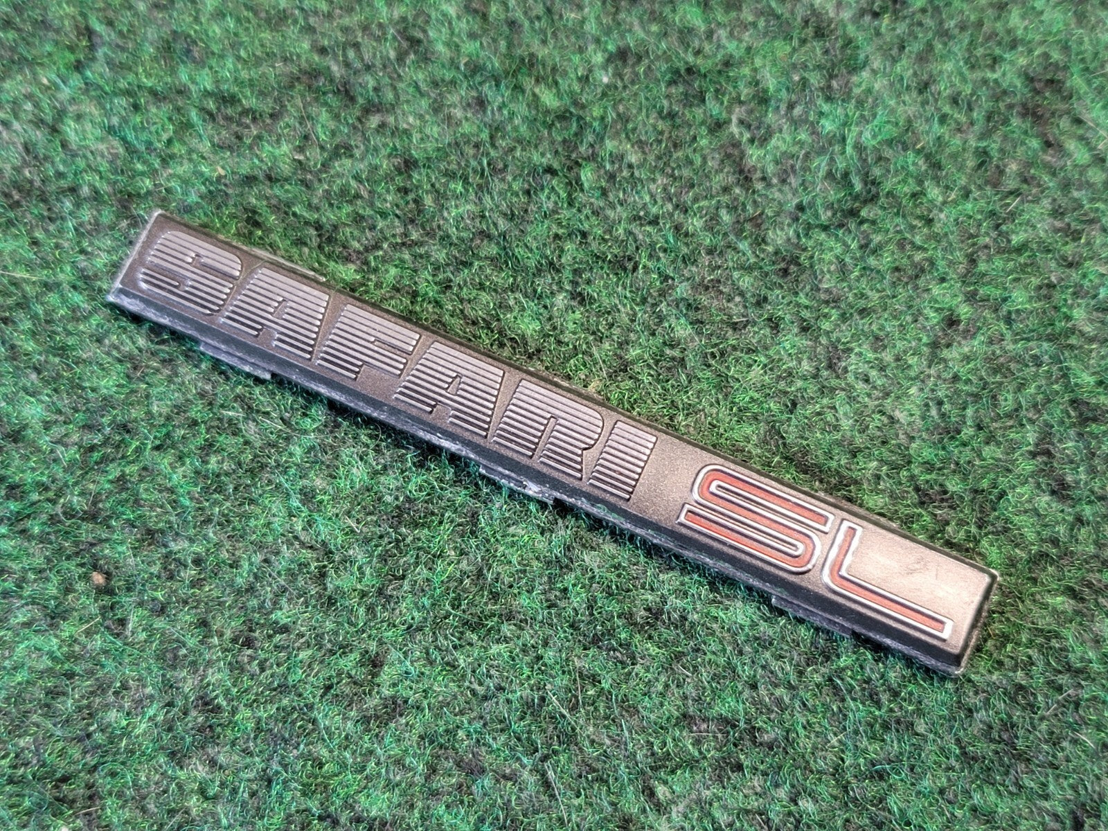 90 91 92 93 94 GMC Safari SL Dash Emblem OEM Badge Nameplate 1990-1994 1S7