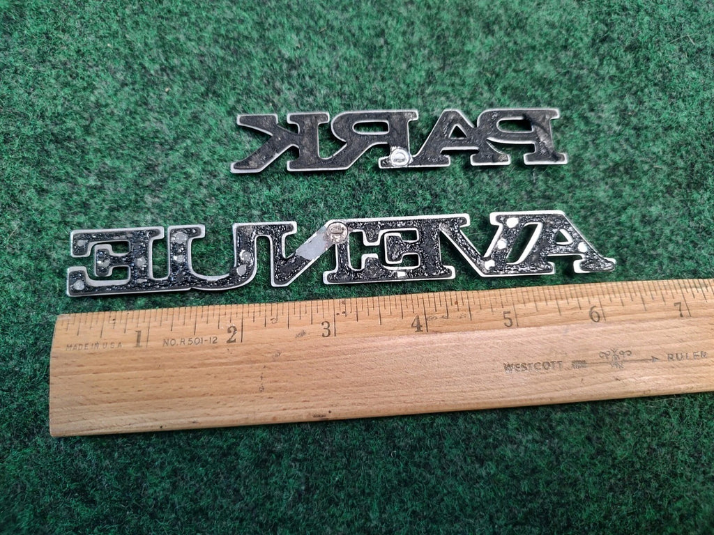 BUICK PARK AVENUE SIDE EMBLEM LOGO BADGE SYMBOL NAME PLATE BADGE USED 4S3