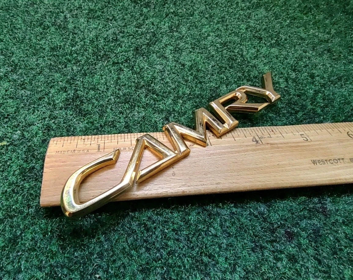 TOYOTA CAMRY REAR GATE LID GOLD EMBLEM LOGO BADGE SYMBOL OEM 9L3
