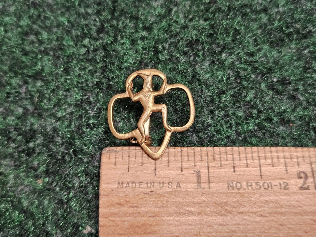 Figural GIRL SCOUT BROWNIE Logo 1" Gold Finish Metal Brooch Pinback Button