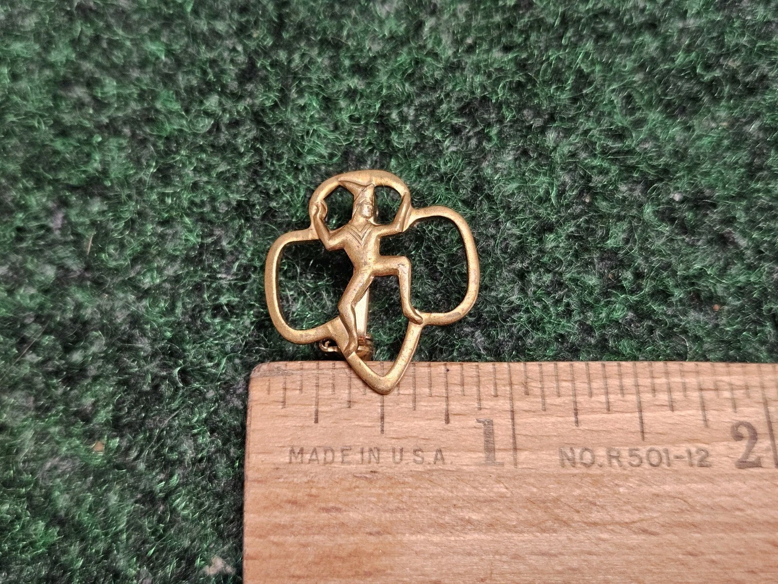 Figural GIRL SCOUT BROWNIE Logo 1" Gold Finish Metal Brooch Pinback Button