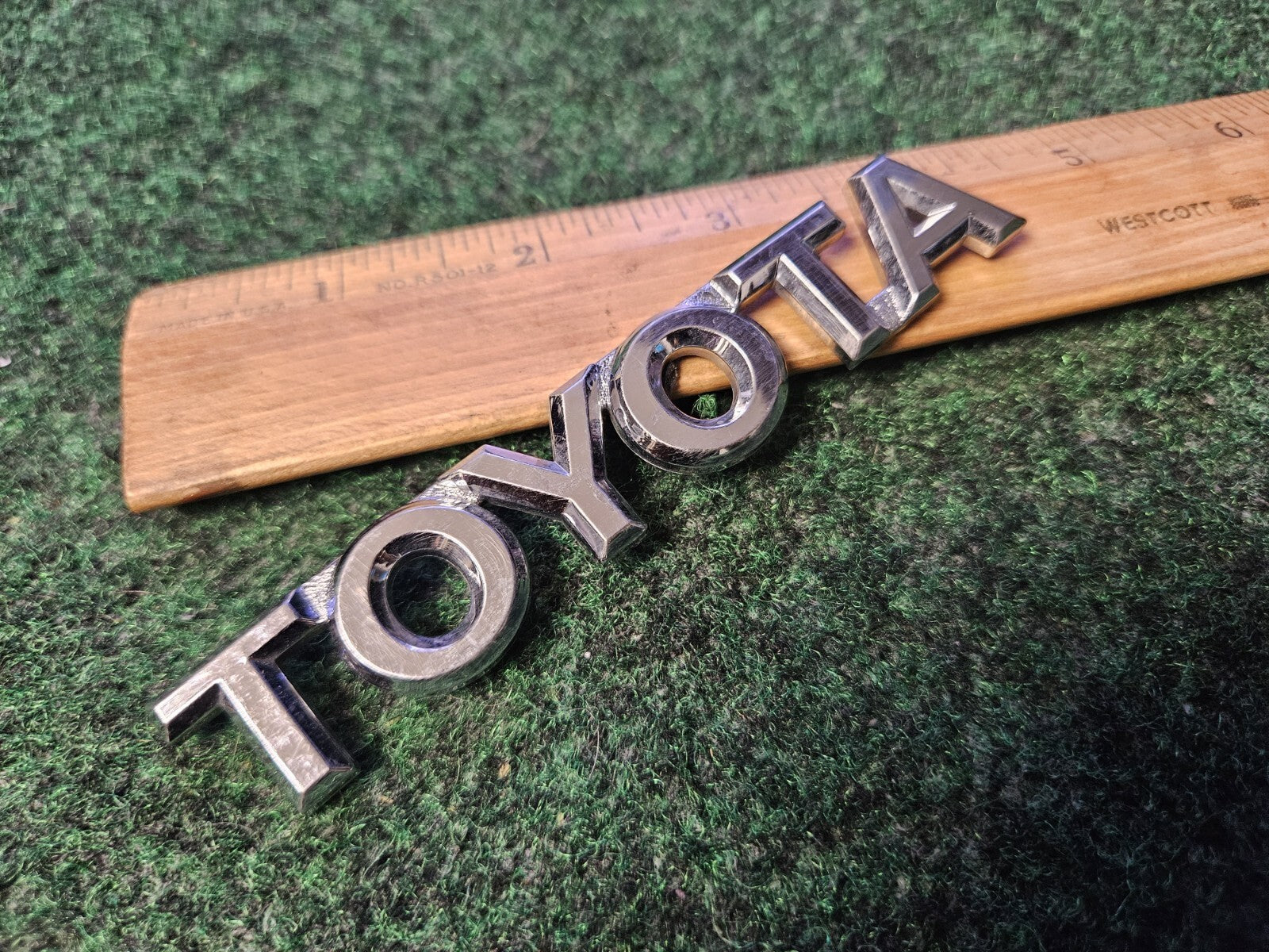 2005-2010 TOYOTA AVALON REAR LOGO BADGE SIGN SYMBOL EMBLEM 6L4