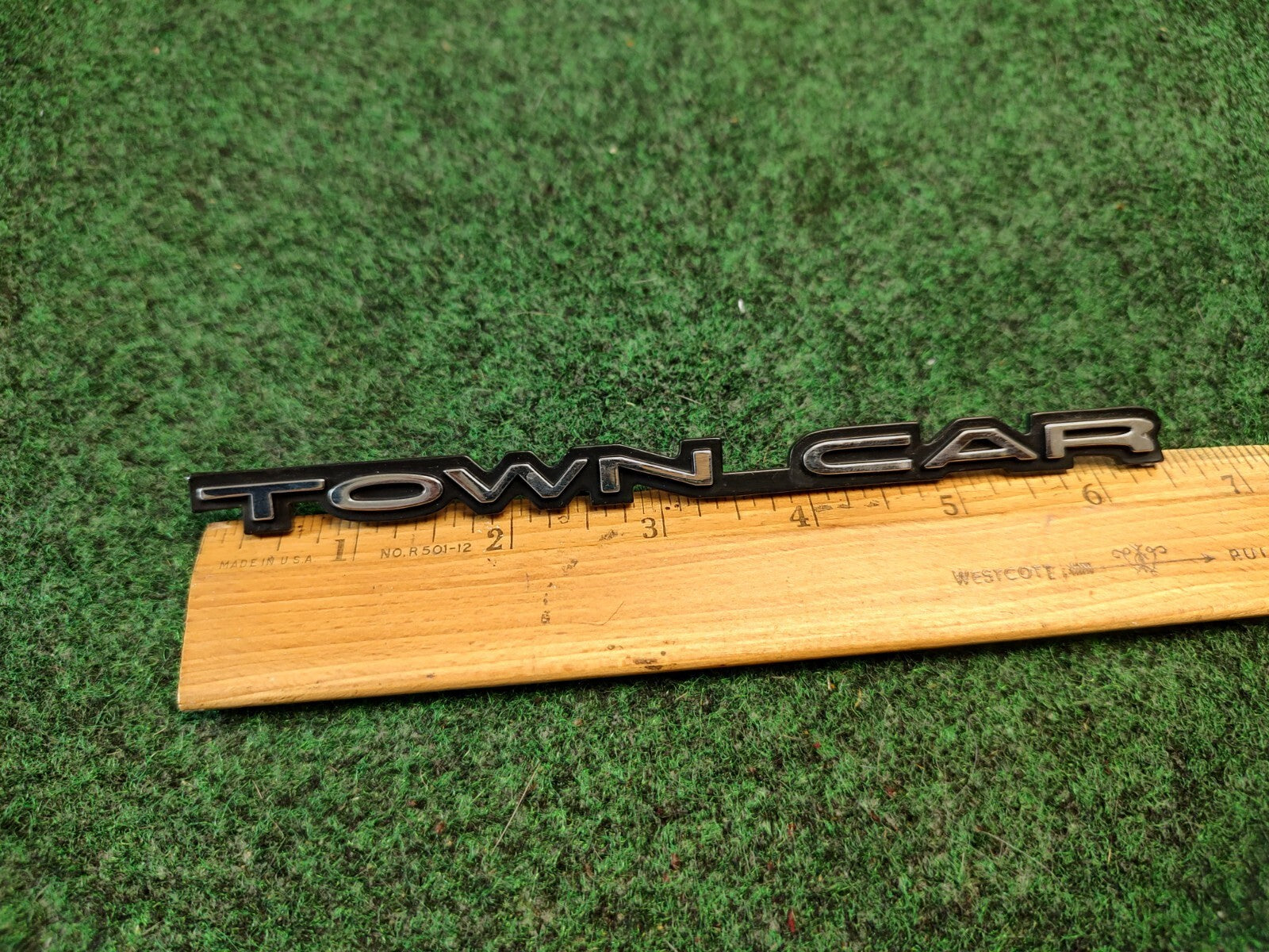 98 99 00 01 02 LINCOLN TOWN CAR FRONT FENDER SIDE EMBLEM BADGE SYMBOL OEM 1S4