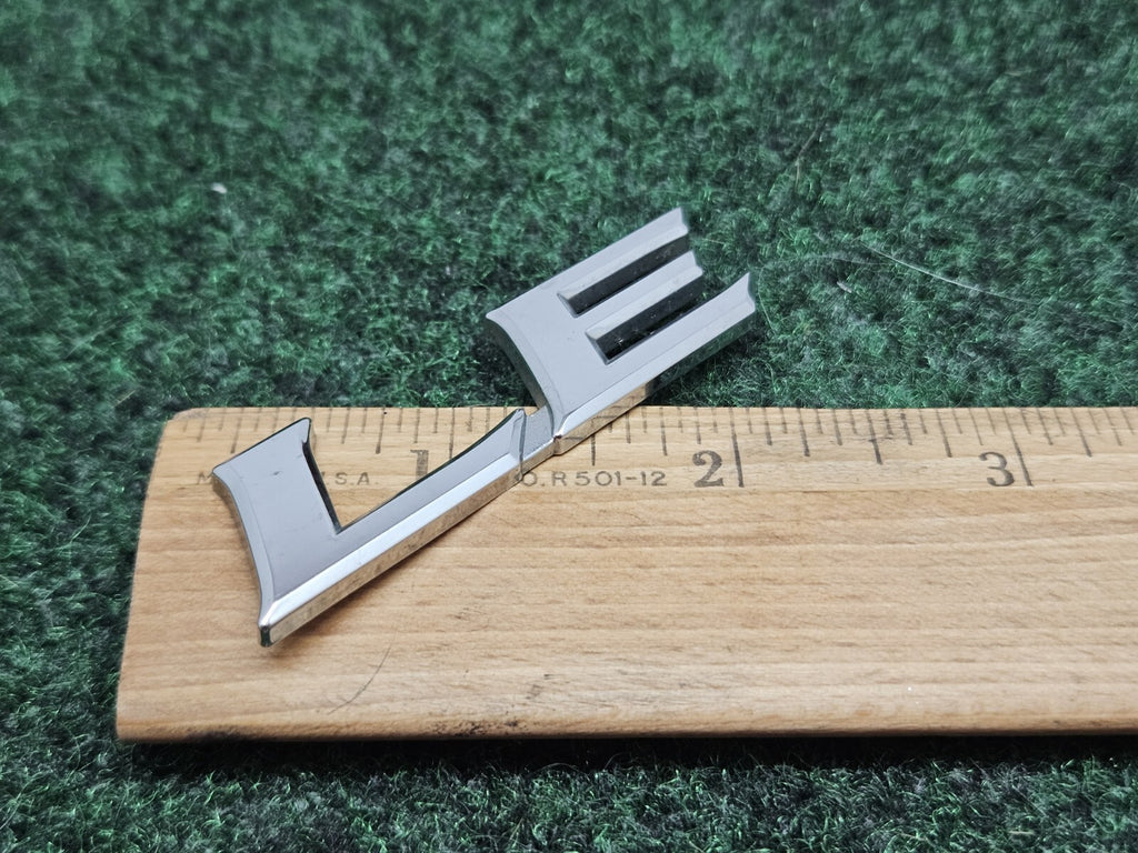 Genuine Toyota Camry  "LE" rear emblem Camry USED 75443-06180 fits 2007-2011 7S7