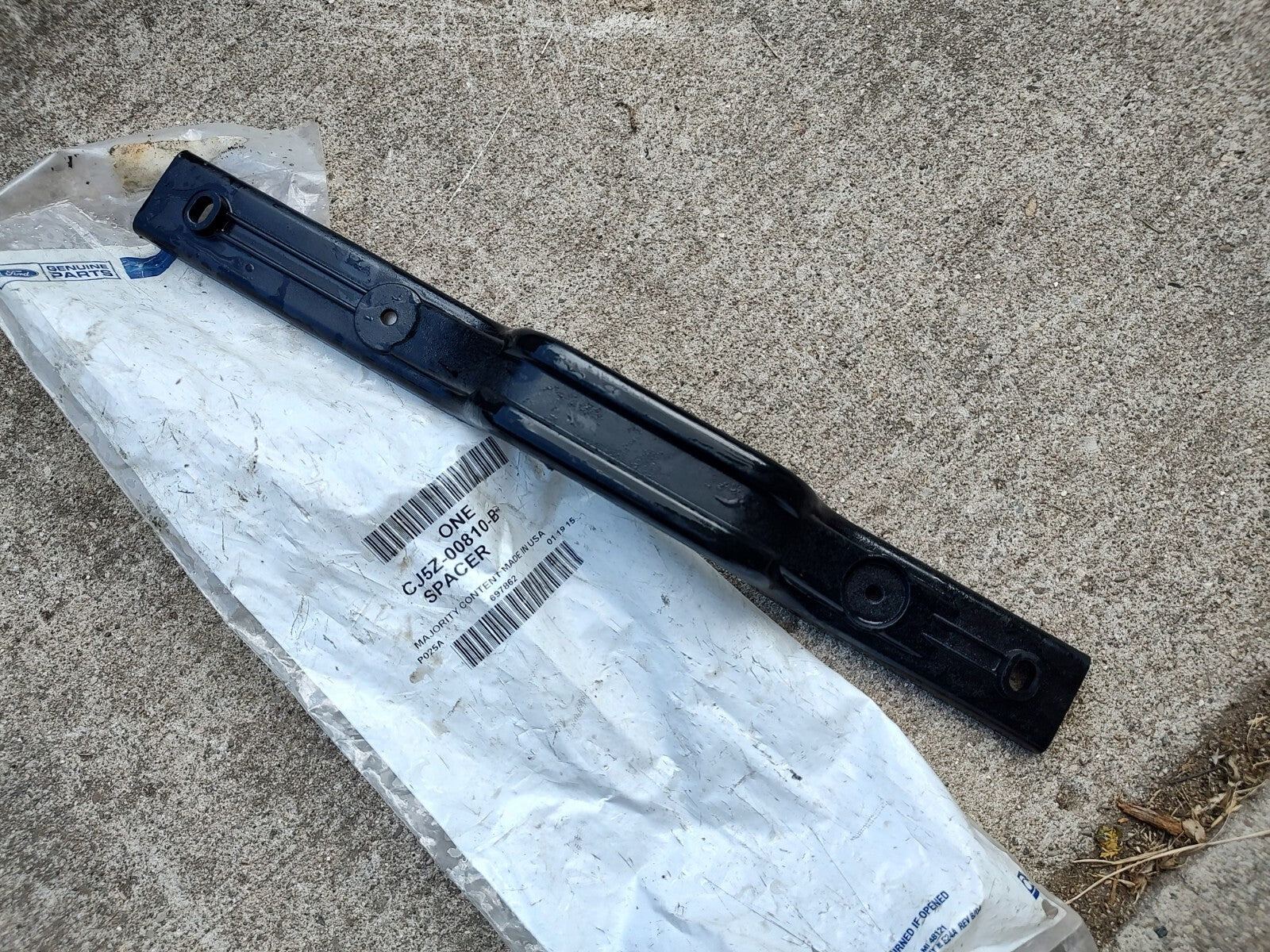 OEM Ford 2013-2016 Escape Radiator Support Air Guide Bracket CJ5Z-00810-B JT1